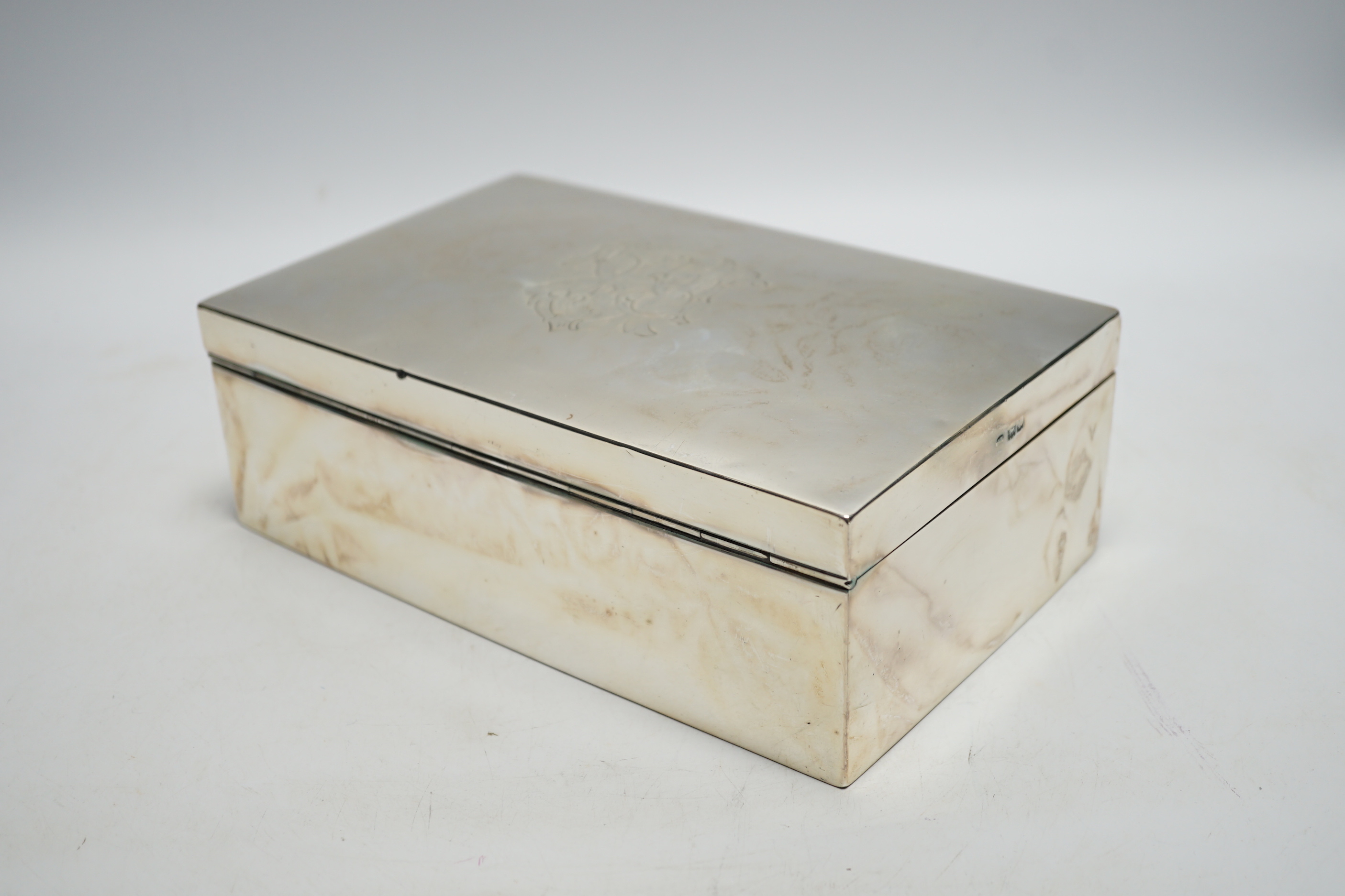 An Edwardian silver mounted rectangular cigar box, Joseph Braham, London, 1901, width 22.6cm.